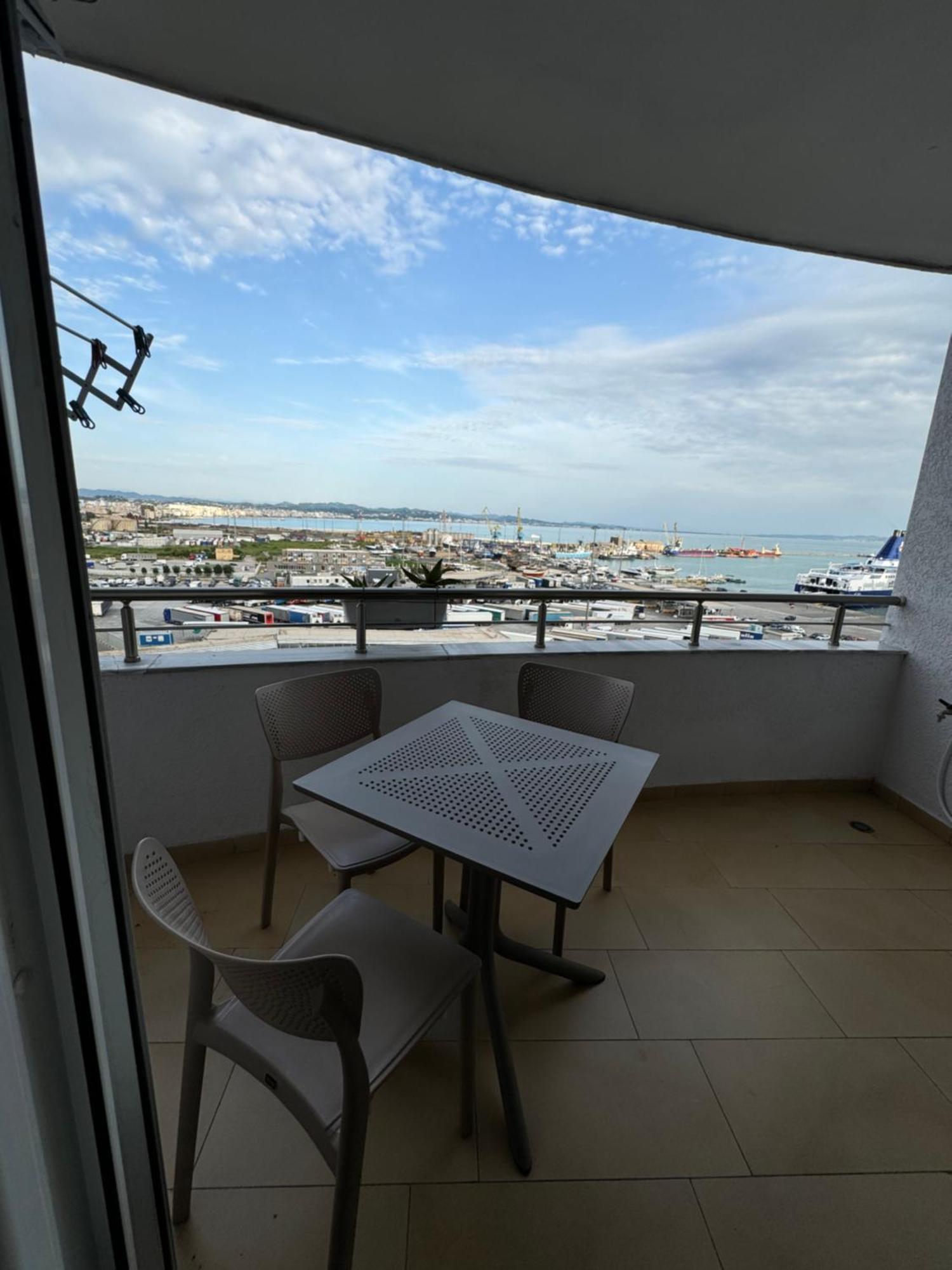 Port View Apartment 1 Дуррес Экстерьер фото